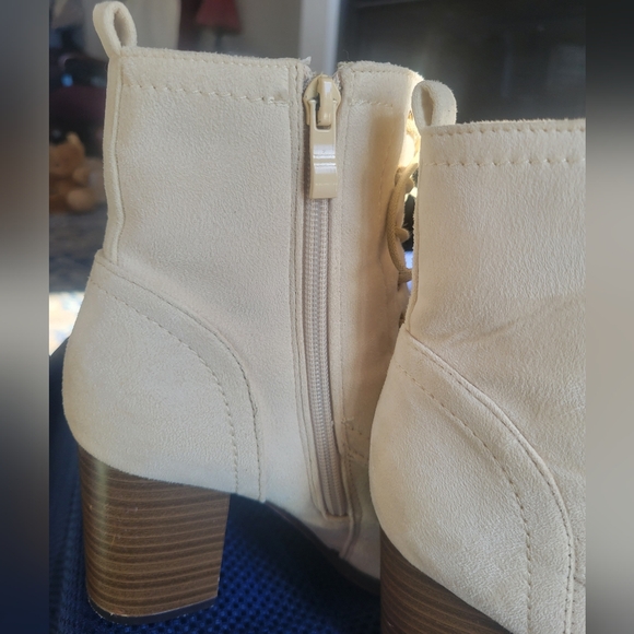 STACKED HEEL BOOTS WOMEN cream lace up front zip  faux suede BOHO retro Size 8 - Picture 3 of 7